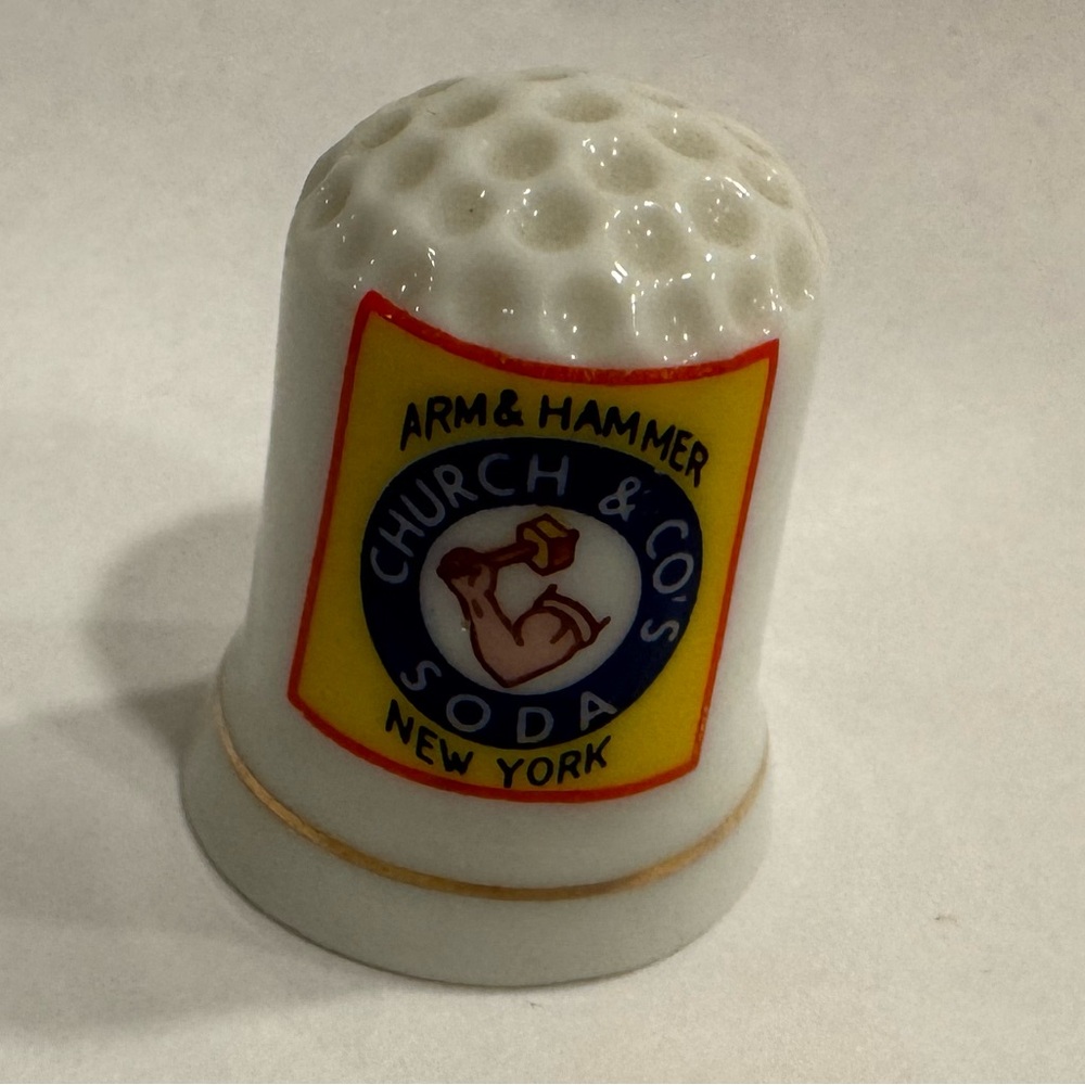 🌷Vintage Franklin Mint Porcelain Arm & Hammer Church & Co Soda Thimble